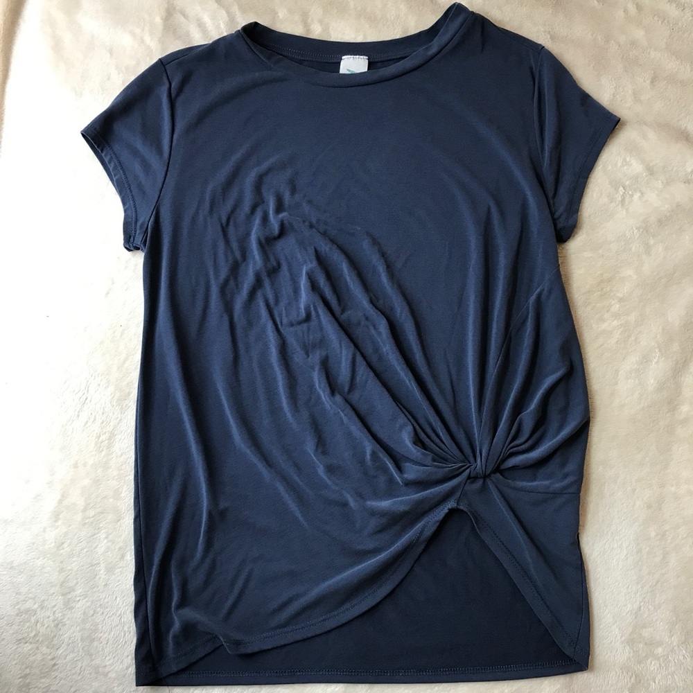 Hip knot tshirt